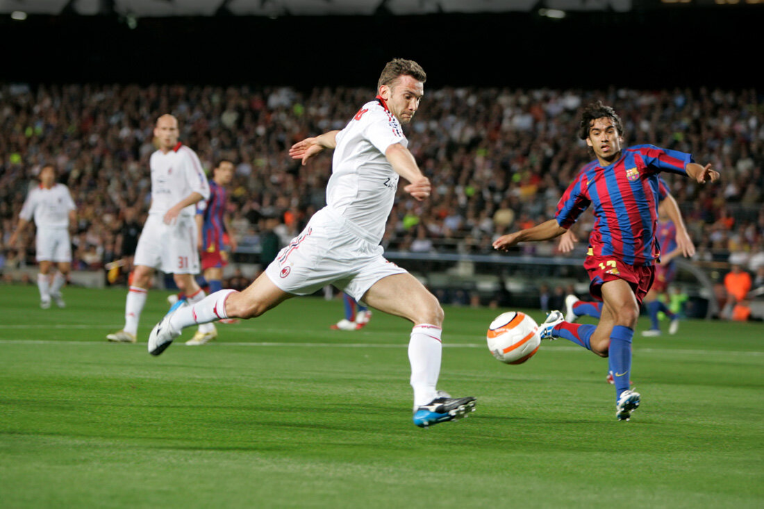 1645016148_15-fikiwiki-com-p-futbol-krasivie-kartinki-17.jpg